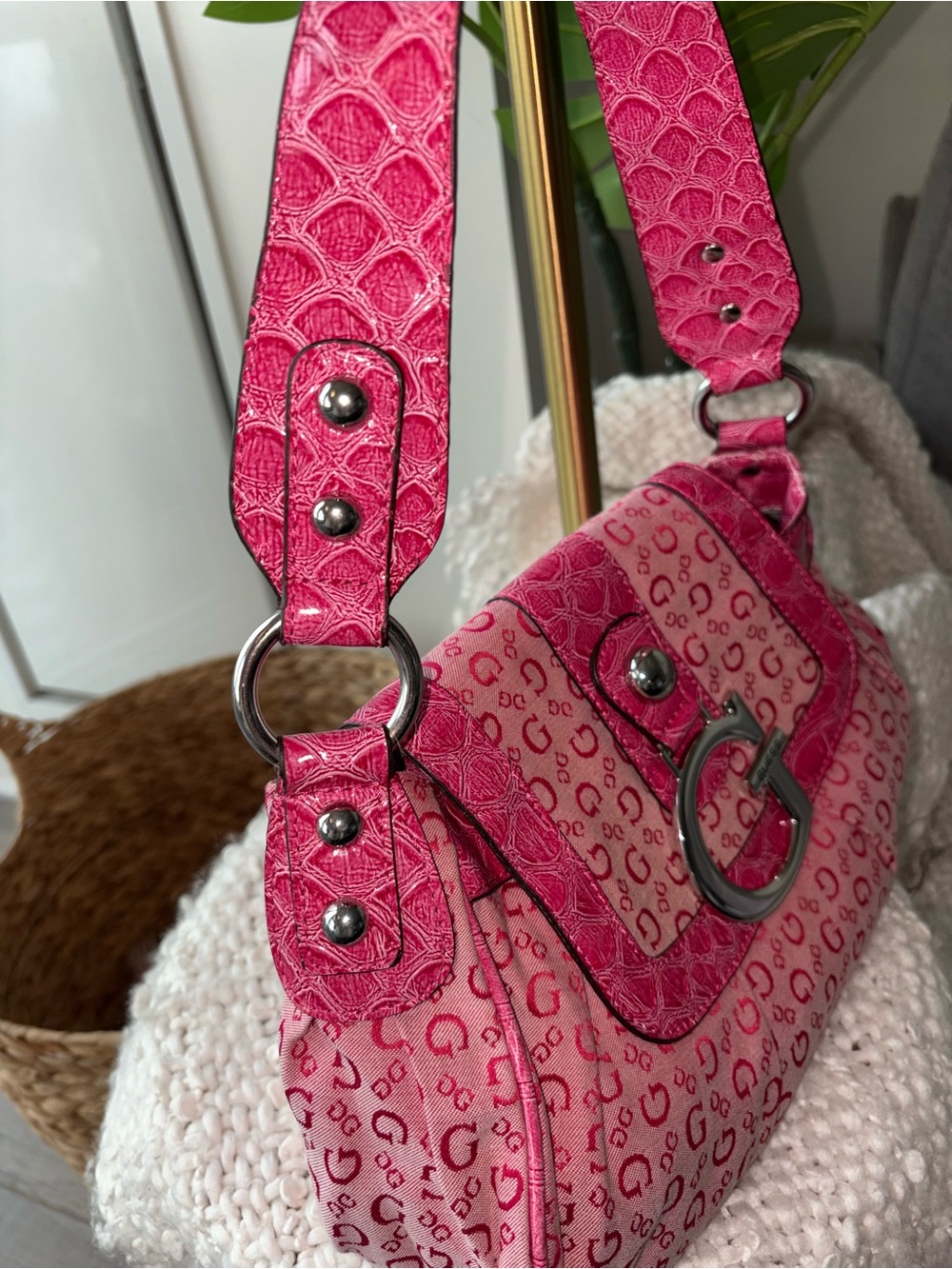 RARE Vintage Y2K GUESS Hot Pink Monogram Croc Shoulder Bag Big G - Picture 9 of 11